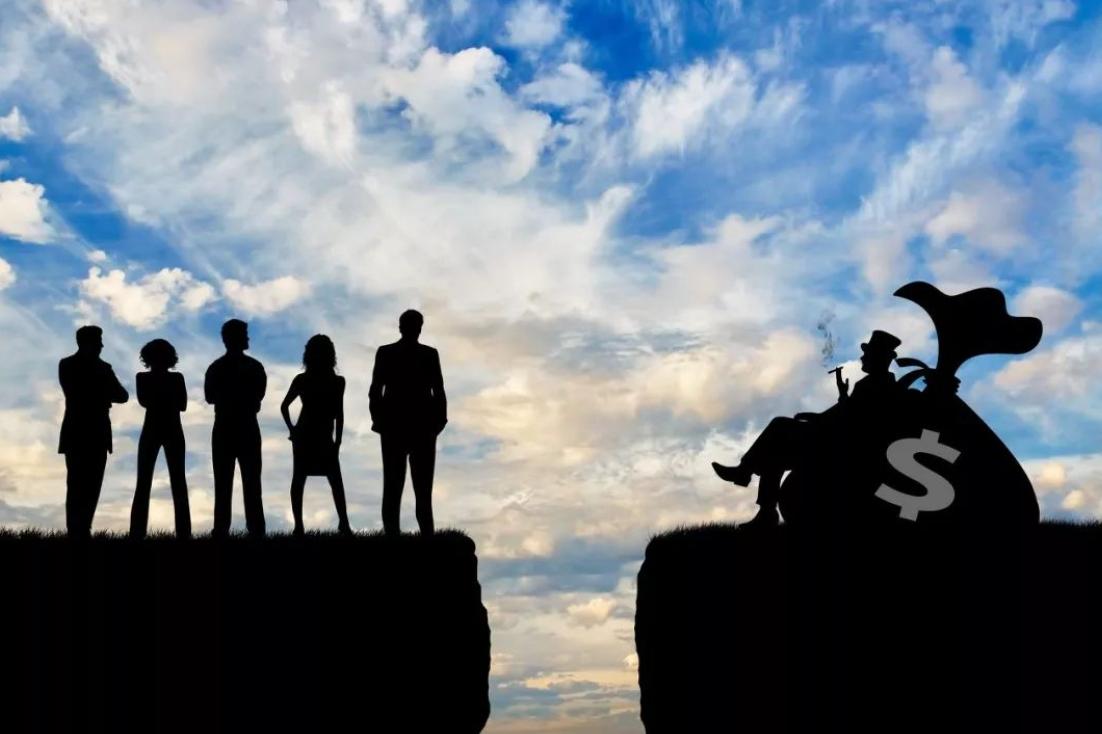 有人说，既然向富人征税阻力太大、不好操作，那不如换个思路，干脆鼓励富人多消费、多