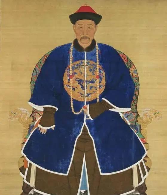 1703年，68岁的索额图被活活饿死在宗人府。草席裹着的尸身刚抬出角门，紫禁