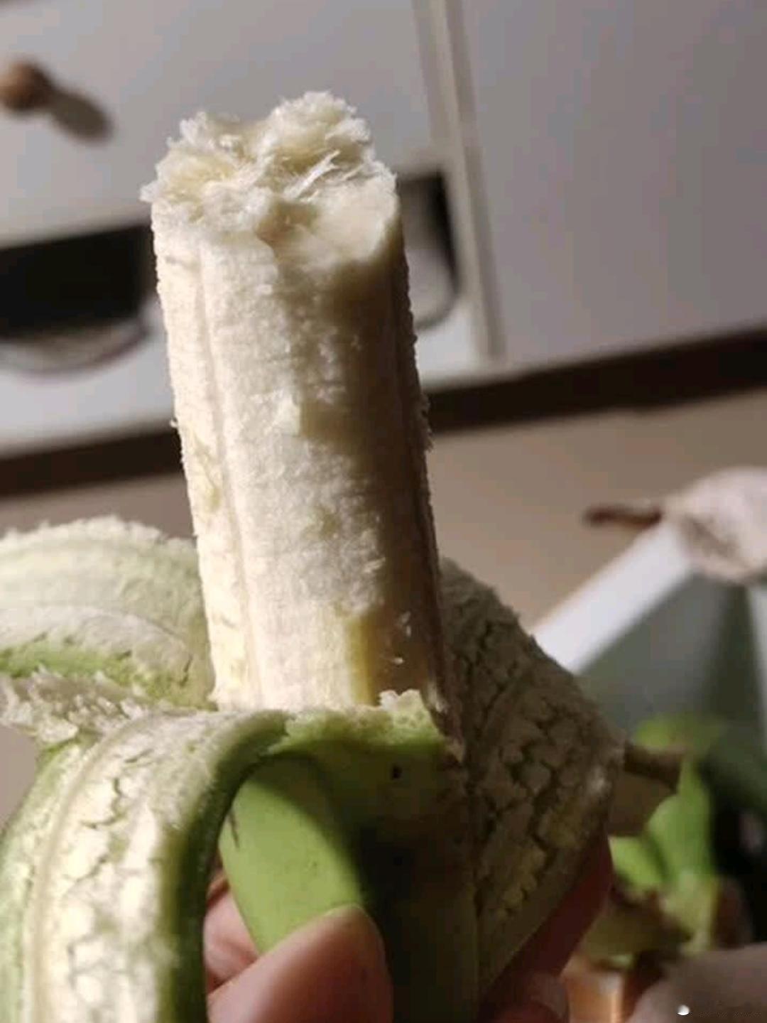 离谱！网购9斤香蕉，到货仅1根？商家甩锅爆仓，平台回应了北京女子网购翻车现场，