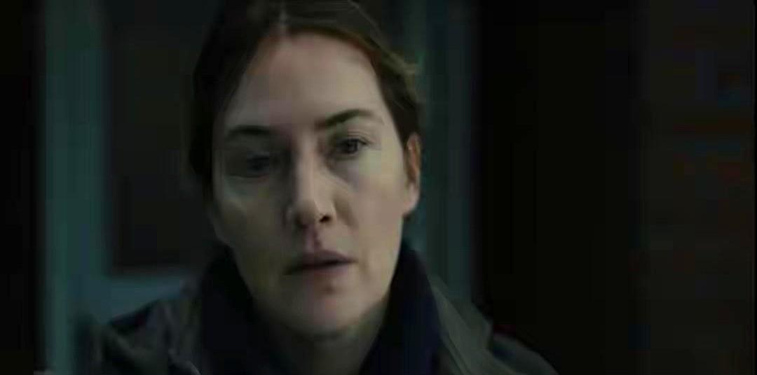 HBO新剧《特别小组》收视暴涨登顶全球冠军。这剧是《东城梦魇》原班人马打造，首播