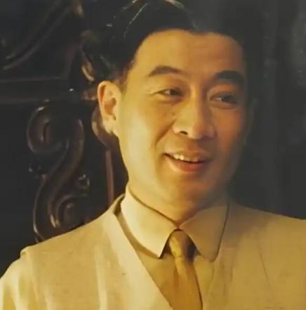 只因前妻名气太大二人遗憾离婚，时隔二十九年，前妻携手商人开启新生活，他却彻底淡出