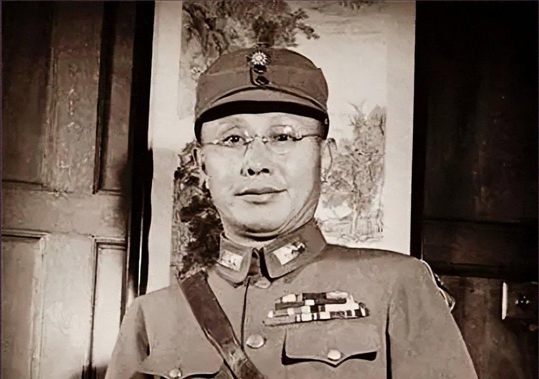 军统站长骂上将“老东西”，被一枪毙命。戴笠去找蒋介石撑腰，蒋批了六个字。戴笠回来