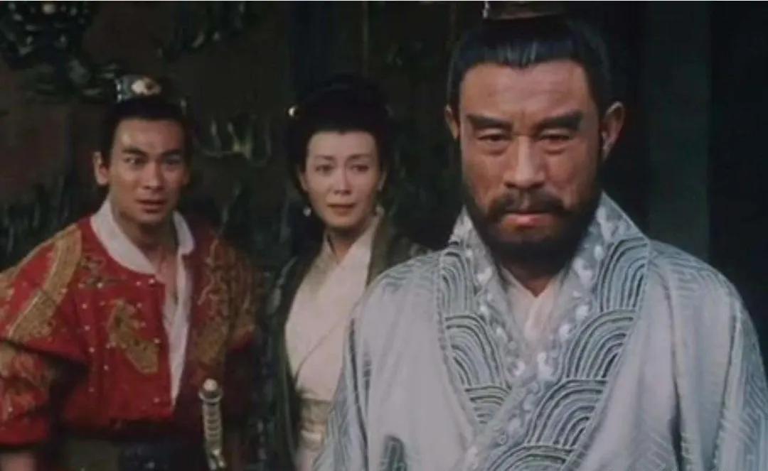 历史总是惊人相似：清朝试图和平统一台湾，郑经却得寸进尺要独立。统一两个字，纸