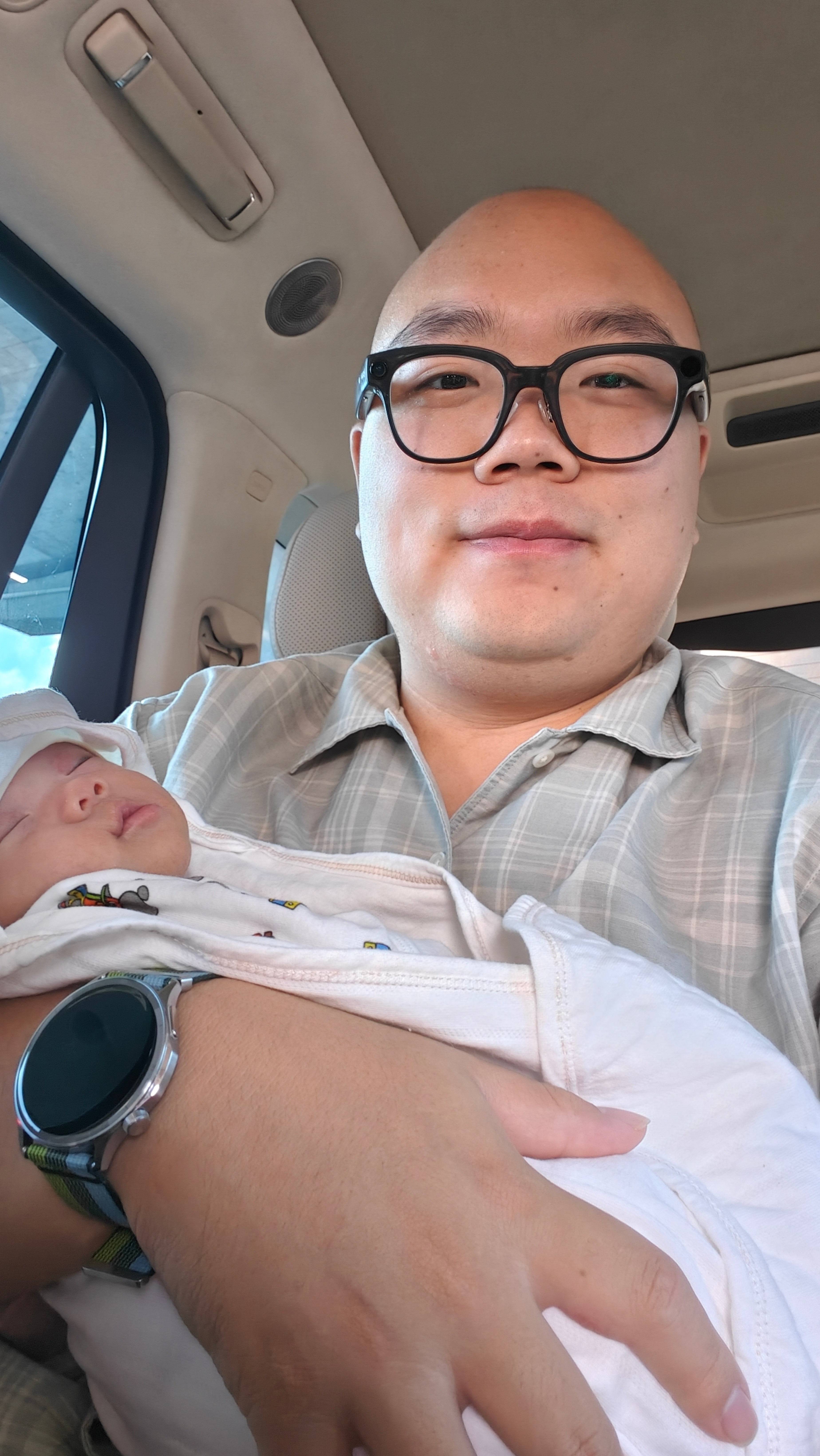 带着老婆儿子一起，去提问界M7了[doge][doge]先去鸿蒙智行吃个午餐～​​