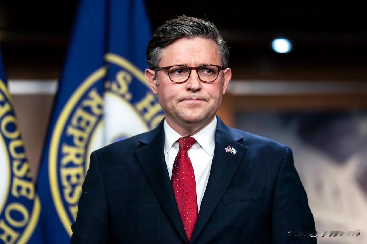 刚刚：众议院民主党人获得了所需的218个签名，以绕过议长迈克·约翰逊，强制就俄罗