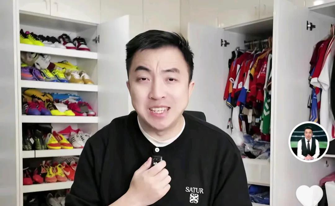 媒体人袁甲痛批了成都蓉城的部分极端球迷。他在直播时透露，成都蓉城有一部分球迷经