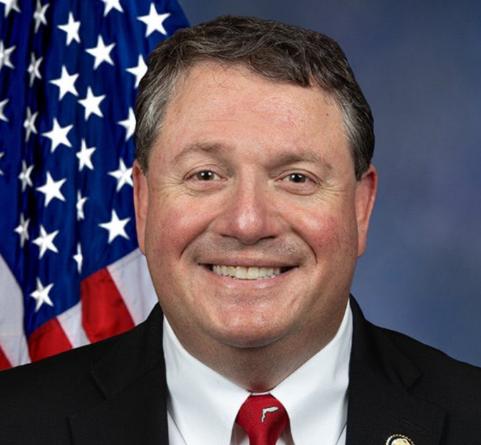 最新消息：佛罗里达州共和党众议员兰迪·芬恩要求美国驱逐所有穆斯林移民，并大规模撤