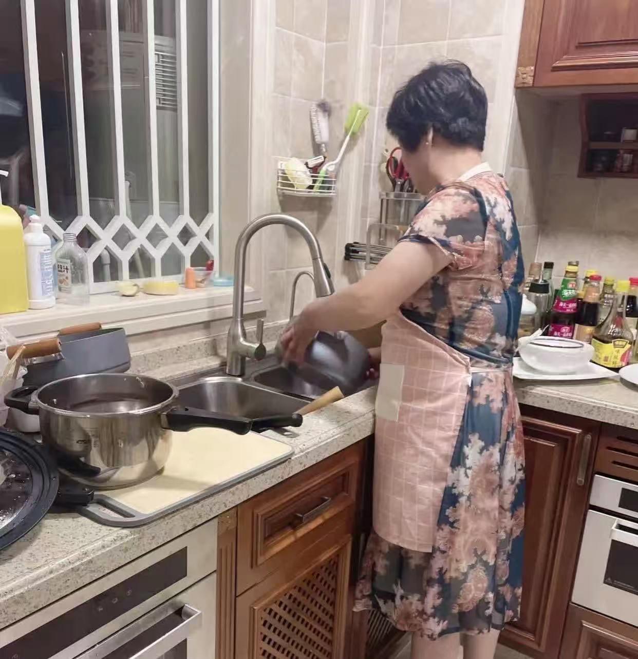 现如今的婆婆，有点像取款机。儿媳妇第一次上门，见面礼必须安排上，少则几百多则几