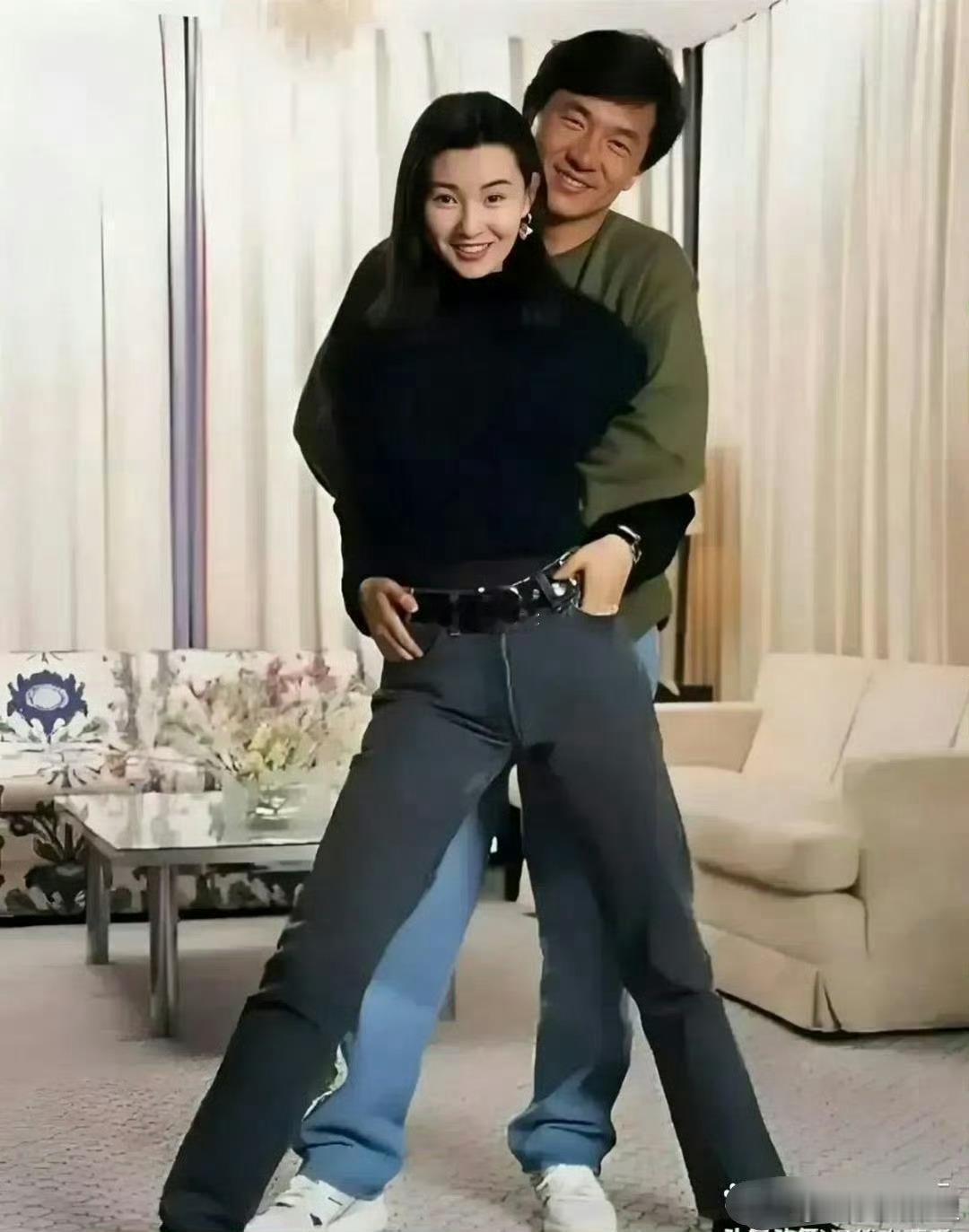 原来成龙老师年轻时候是这样的