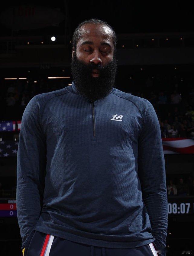 ESPN：刚与詹姆斯·哈登进行了一番坦诚交流，他否认自己曾主动提出交易请求，并对