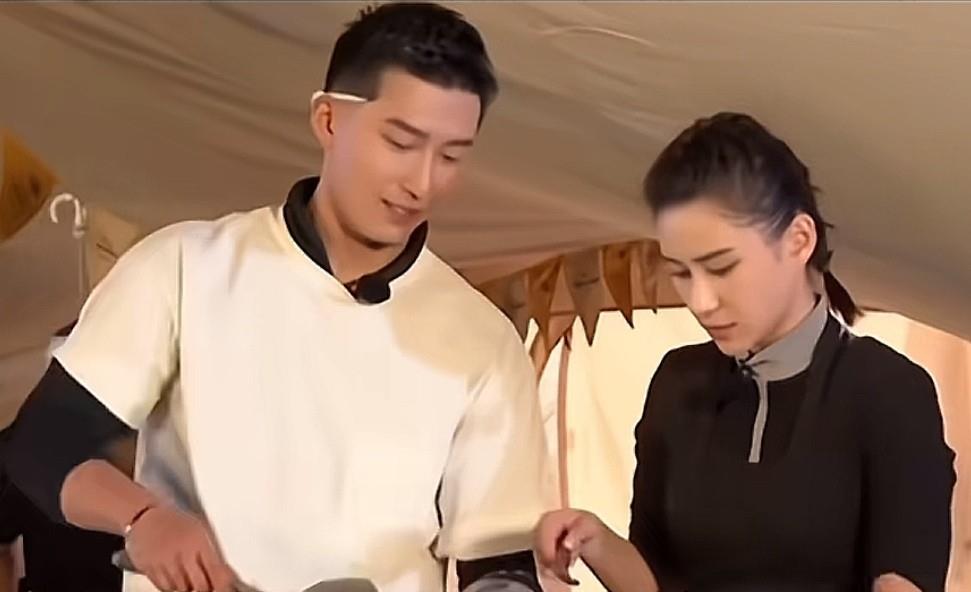 窦骁终于清醒了！终于知道要好好搞事业了。据说，他已经删除了所有和何超莲一起的合照