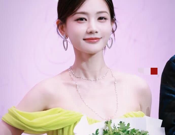 终于让我发现内幕了！李一桐红不起来的根本原因，不是她人不美，也不