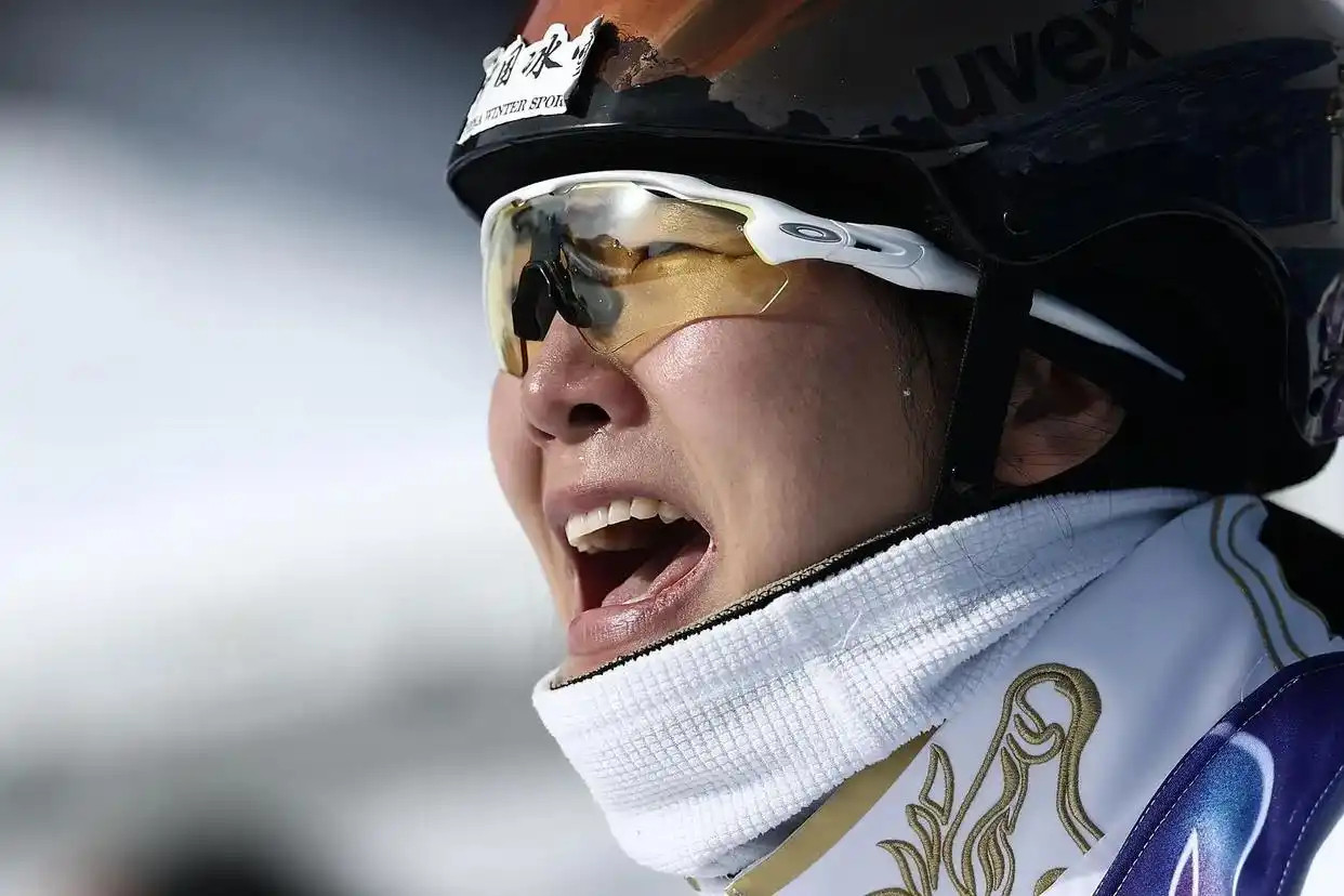 被冠军妈妈的育儿观狠狠圈粉徐梦桃妈妈说：世界上有很多路，适合你的才是最好的。她