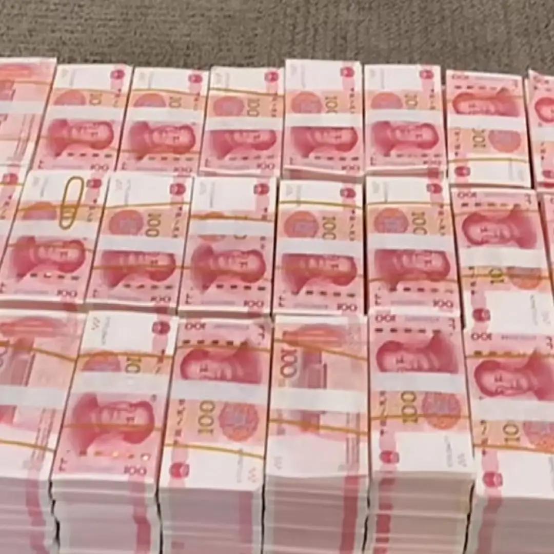 女子取款两百四十万现金银行柜员警惕揪出诈骗案浙江台州一家银行营业网点一位中