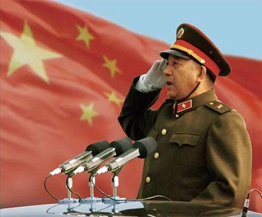 他19岁担任总部警卫团团长，1955年被授予中将军衔，1984年担任建国35周年