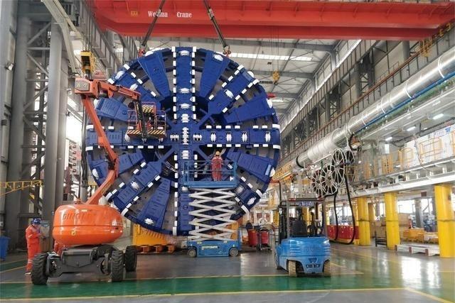 当年那台德国盾构机，修要100万，不修又怕出事，结果中国工程师拆开一看——根本不