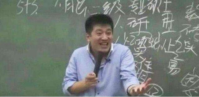 张雪峰说，当年我掏空四年的工资，给父母在东北买了房，他们正在装修的时候，我给他们