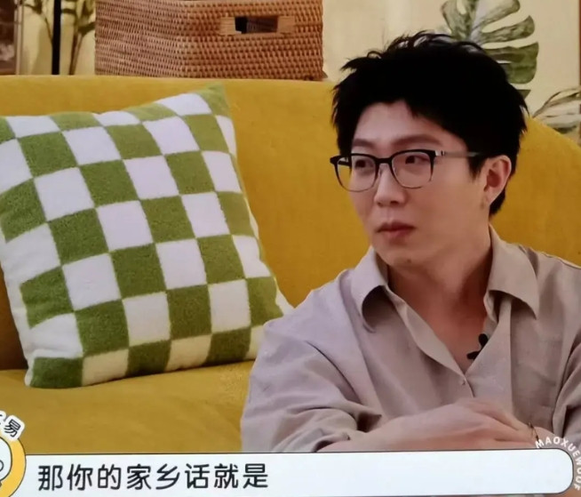 毛不易问陈昊宇：“你的家乡话是？”陈昊宇：“我没有家乡话。”李雪琴惊呆了：“你不