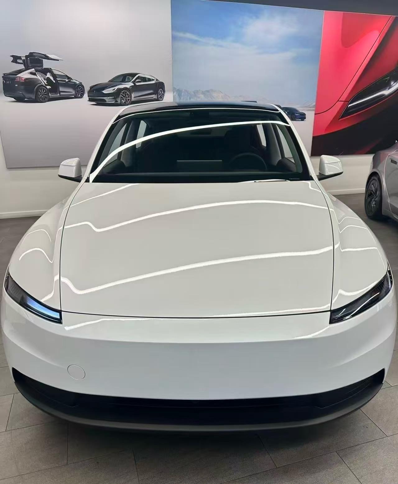 Model廉价。电动卡罗拉，说实话外观还算能看，就是这个内饰，前备箱毛毡，