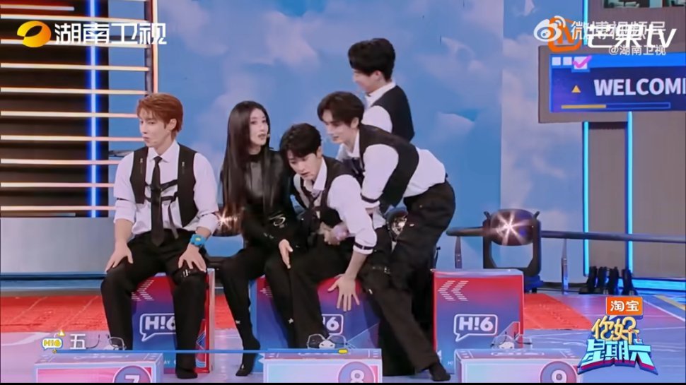 哥俩关系也太好了吧，丁程鑫就这么水灵灵的把檀健次端走了，给大哥都整懵了哈哈哈