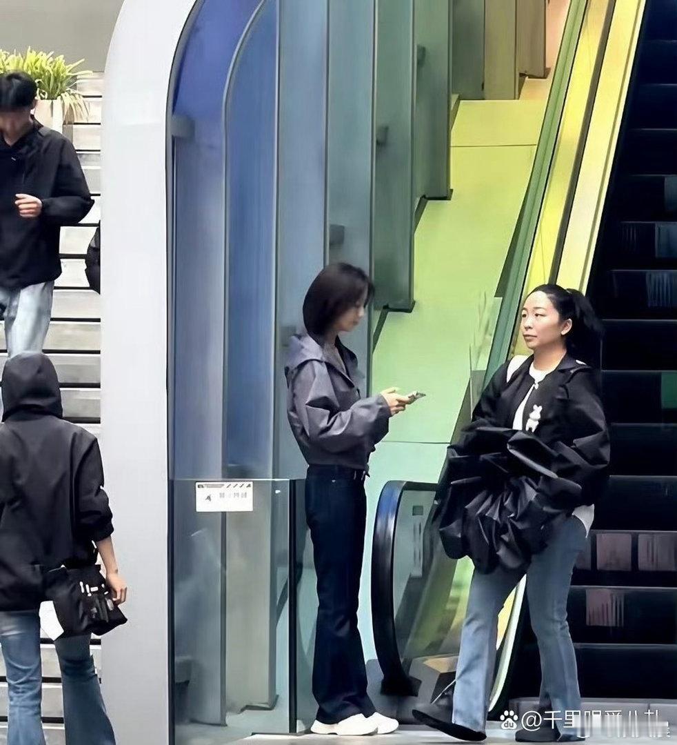 天呐这竟是佟丽娅，模样变化太大，一时之间都没认出来