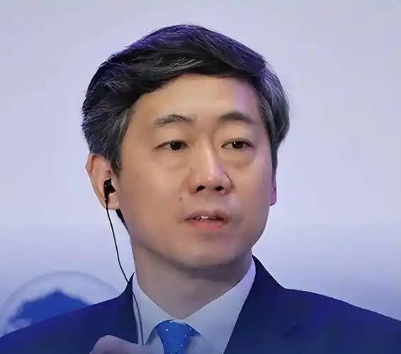 知名经济学者李稻葵公开发声，直言中国企业如果再靠压榨员工加班赚钱，未来的路只会越