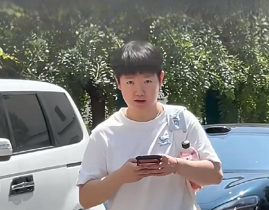 8月10日，新鲜的莎宝下训了；人间小太阳，像小天使般的降临！很久不见，甚是想念，