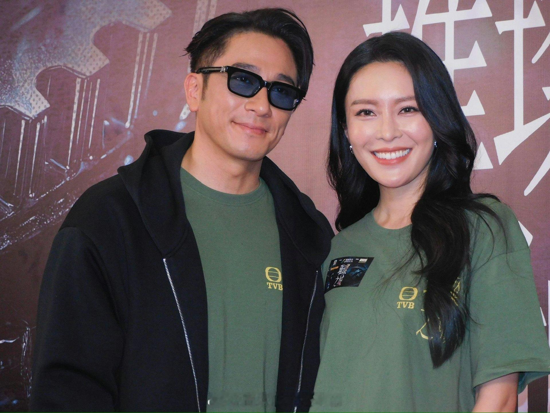 香港01：吴卓羲唔识老少年感十足张曦雯坦承认被电亲：投入拍戏不要想太多TVB重