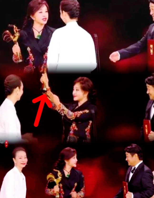 刘晓庆果然是高人今天大家才明白她当年为什么要对奚美娟做出那么奇怪的动作