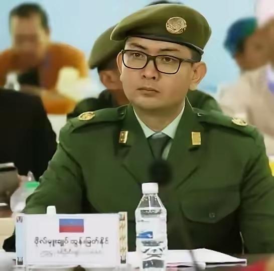 皎漂外围缅军东茂基地和32警察营正遭受若开军猛烈攻击。东茂基地几个前哨据点已经被
