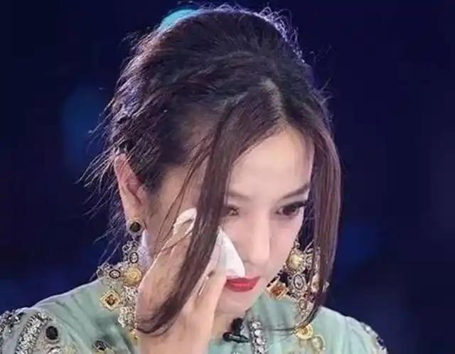 2011年，赵薇以77万元入股唐德影视。四年后，唐德影视上市敲钟，赵薇赚了超过1