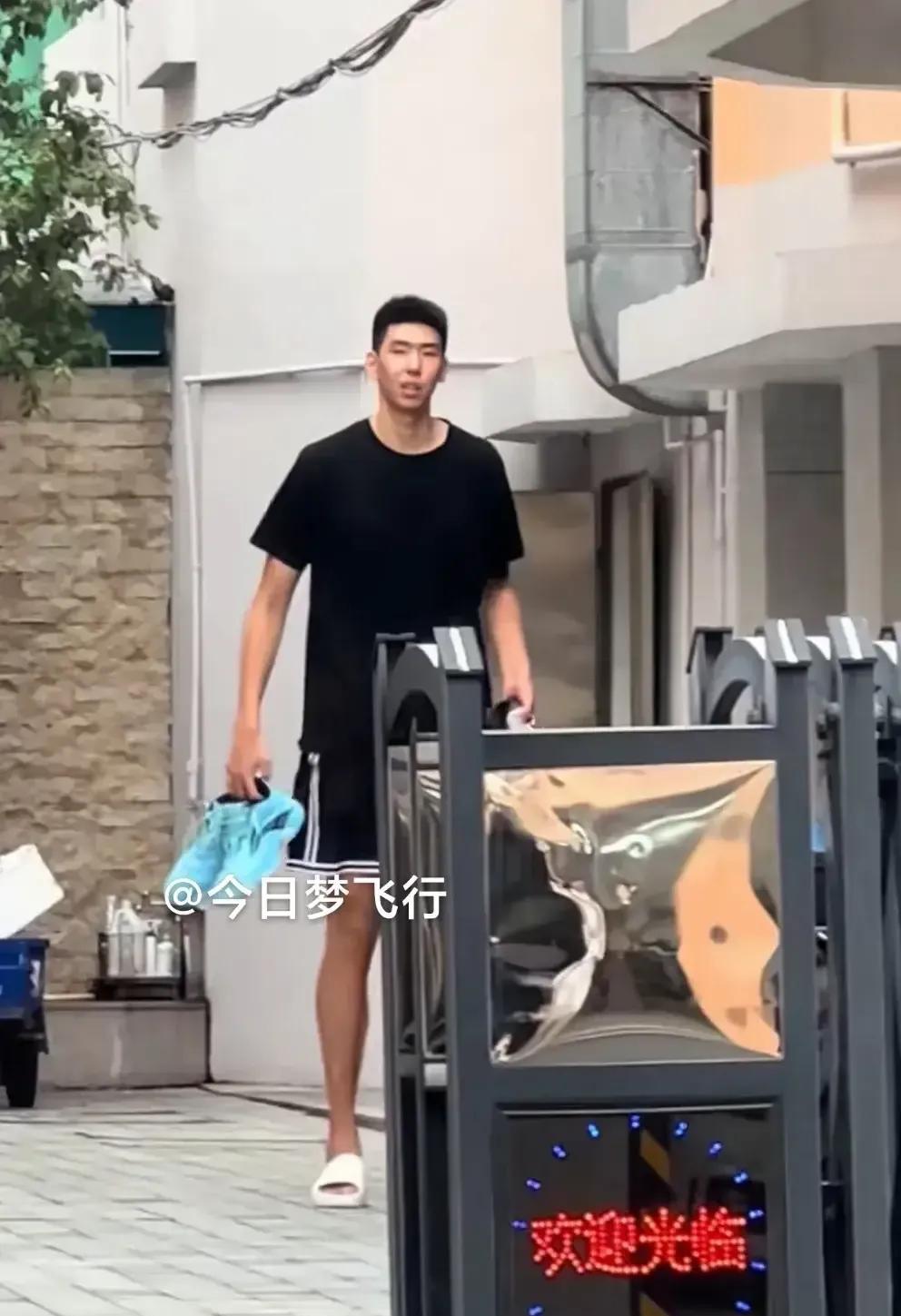 若然徐昕拒绝与广东队签约，也不能转会其它CBA球队！徐昕是广东宏远自行培养球员