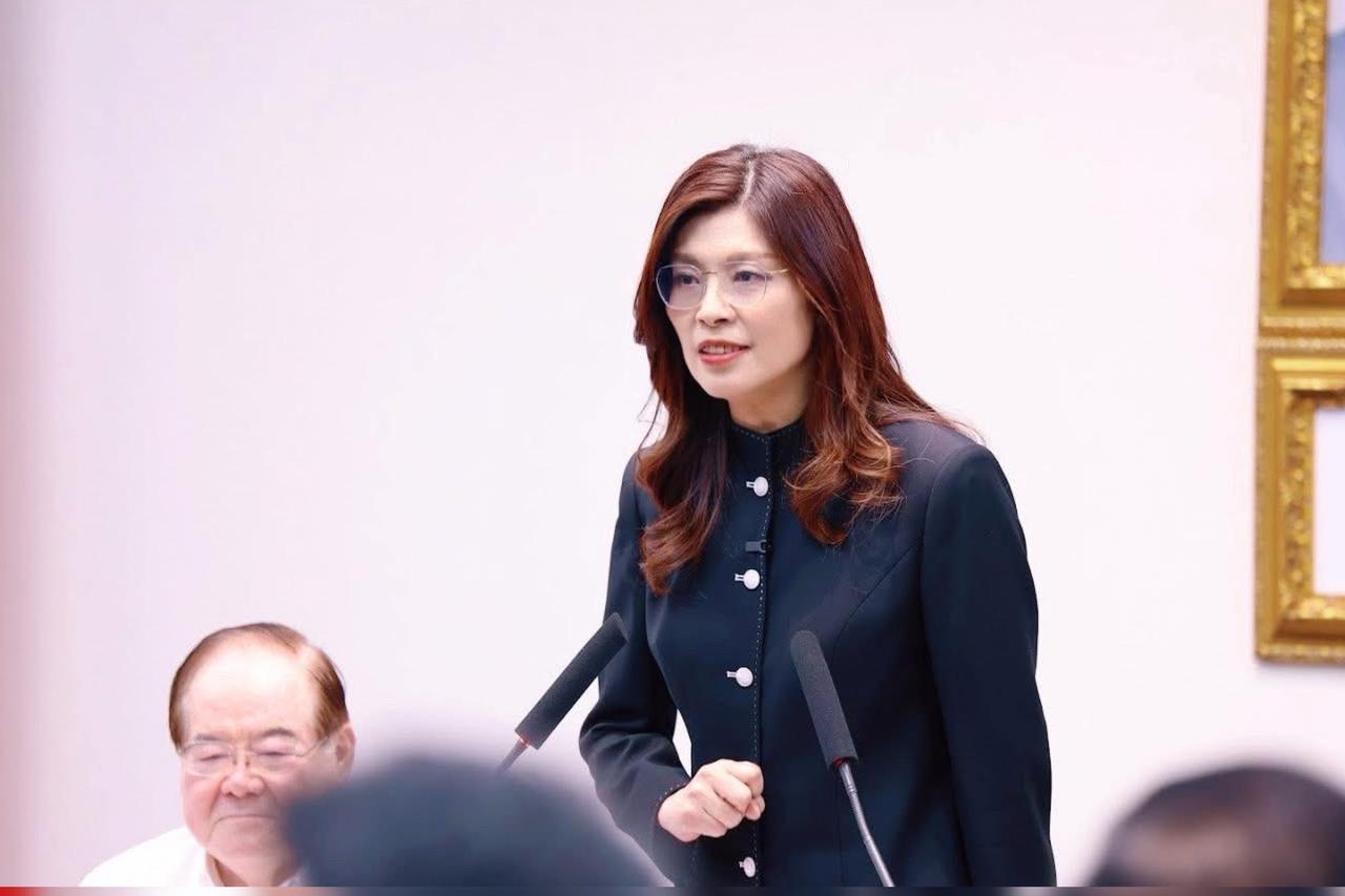 要马家人把马英九带回家　郑丽文空战培训课程发言风波还在烧梅花新闻网洪子苓/