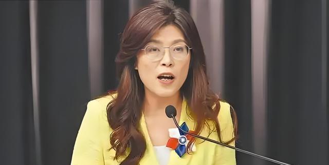 郑丽文去美国游说，她这是把自己当成战国时期的晏子使楚了，她以为凭自己的三寸不烂之
