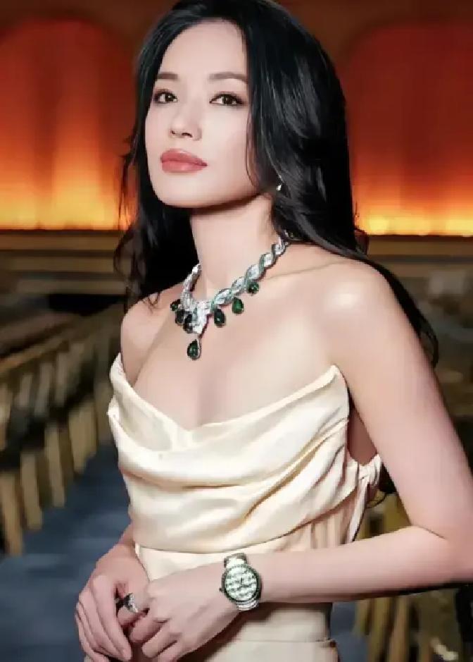 2005年，舒淇有一次去黎明家里做客，正吃着饭的时候，黎明爸爸突然大声说道：“我们家接受不了你的过去