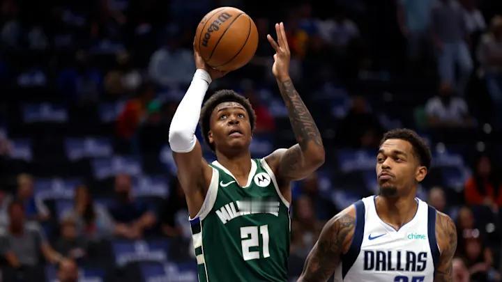 休斯顿火箭队已与泰勒·史密斯达成双向合同协议。与此同时，球队将裁掉凯文·哈里斯。