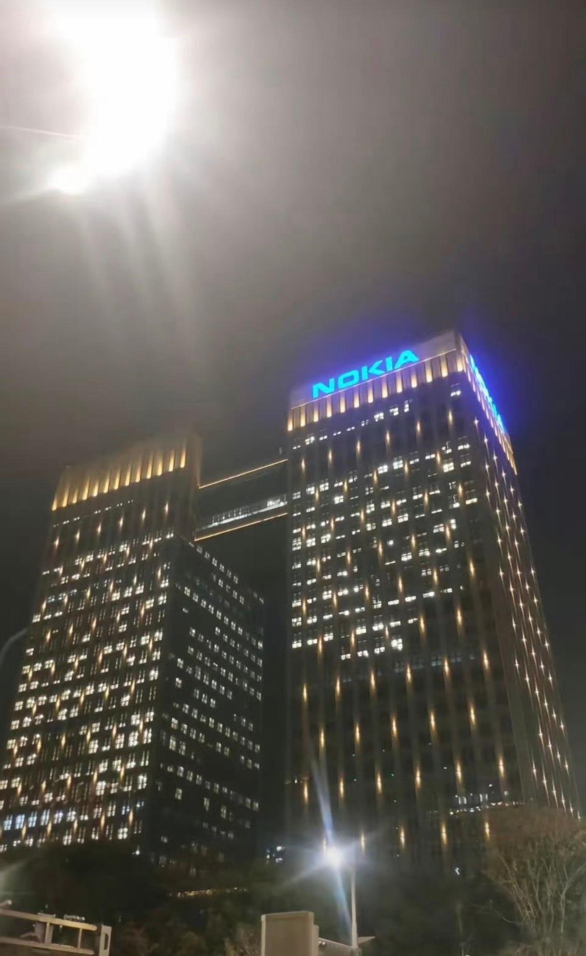 突发！曾经的神仙企业年底全面撤出！一个不留，裁员高达1600人！诺基亚三十年前就是最舒服的公司。朋友