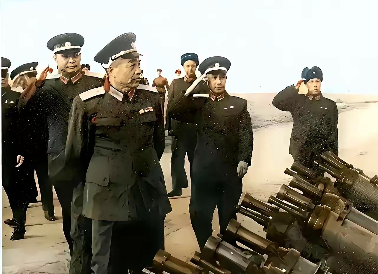 站在彭总旁边，甭管是上将、中将还是大将，瞬间都跟新兵蛋子似的，那股子压迫感，根本