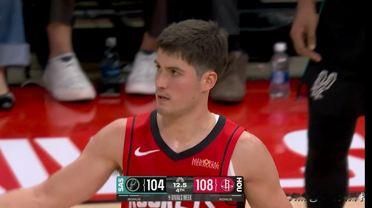 火箭超级新星谢波德终于爆发了！在今天火箭主场以111：106力克马刺的焦点战中，