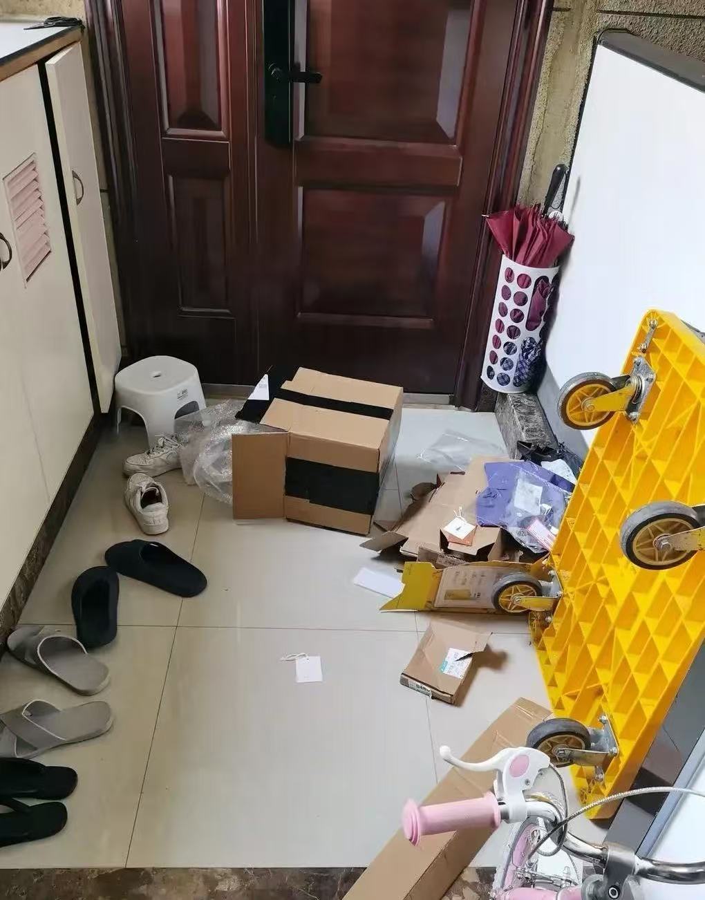 这样的邻居，谁住他旁边真是倒霉了吧！