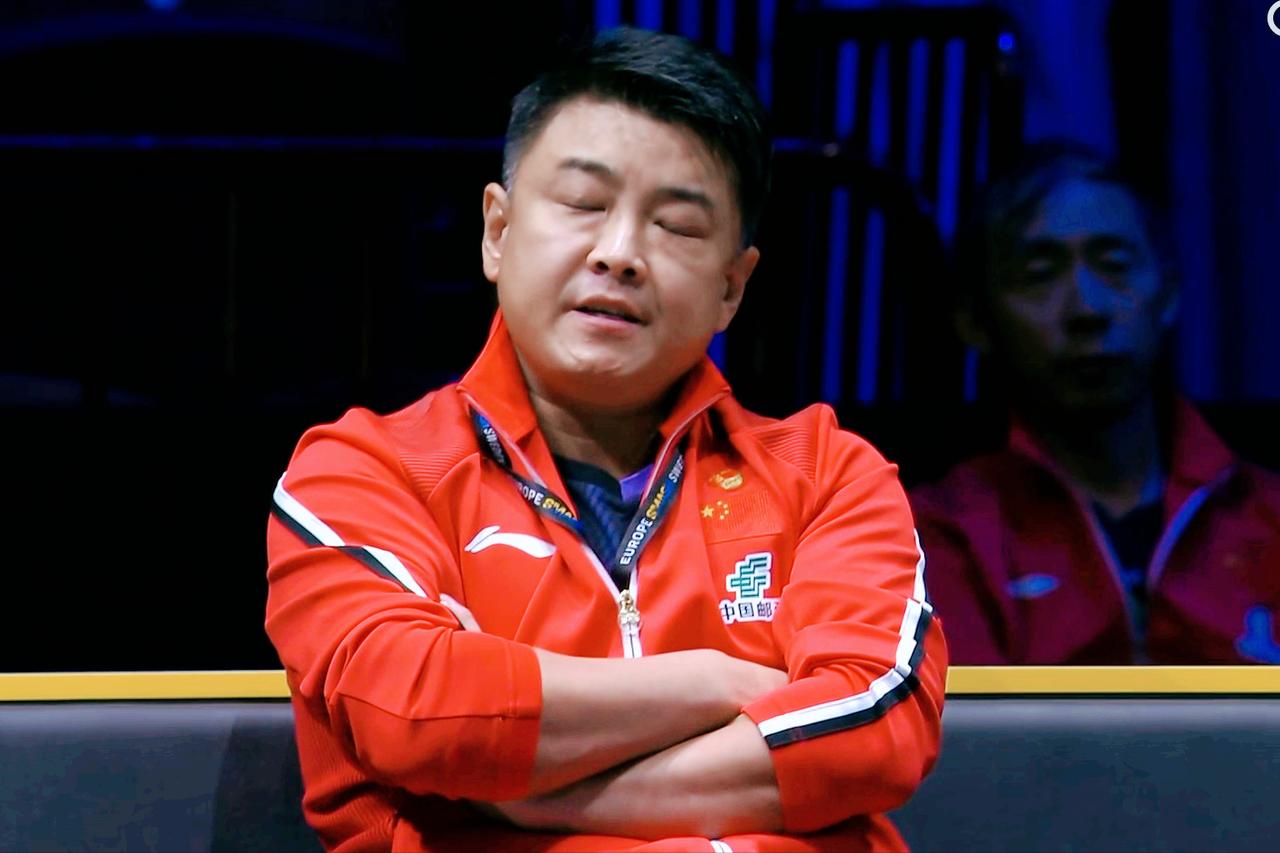 温瑞博打的这么好，大家发现台下王皓的表情了吗？他一直没笑，脸色铁青，看来还在为横