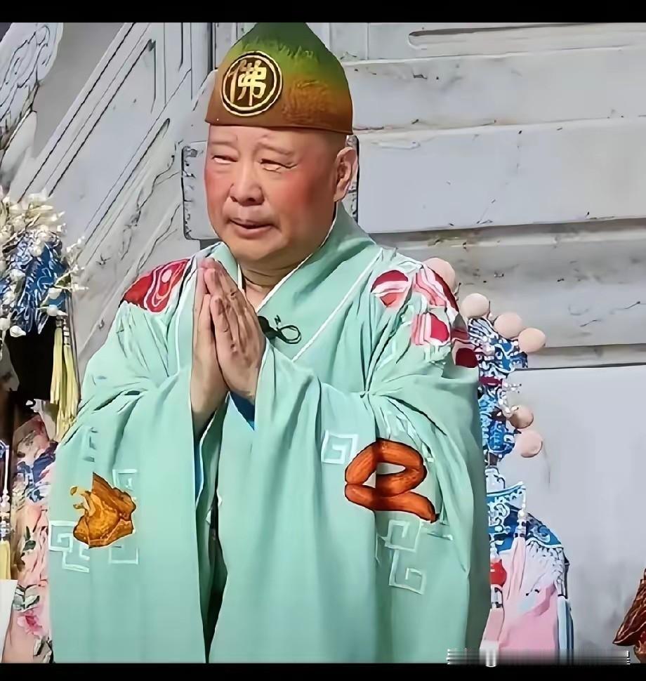 被立案调查才9天，53岁郭德纲再迎噩耗。原本安排好的山东烟台3场相声和京剧演出全