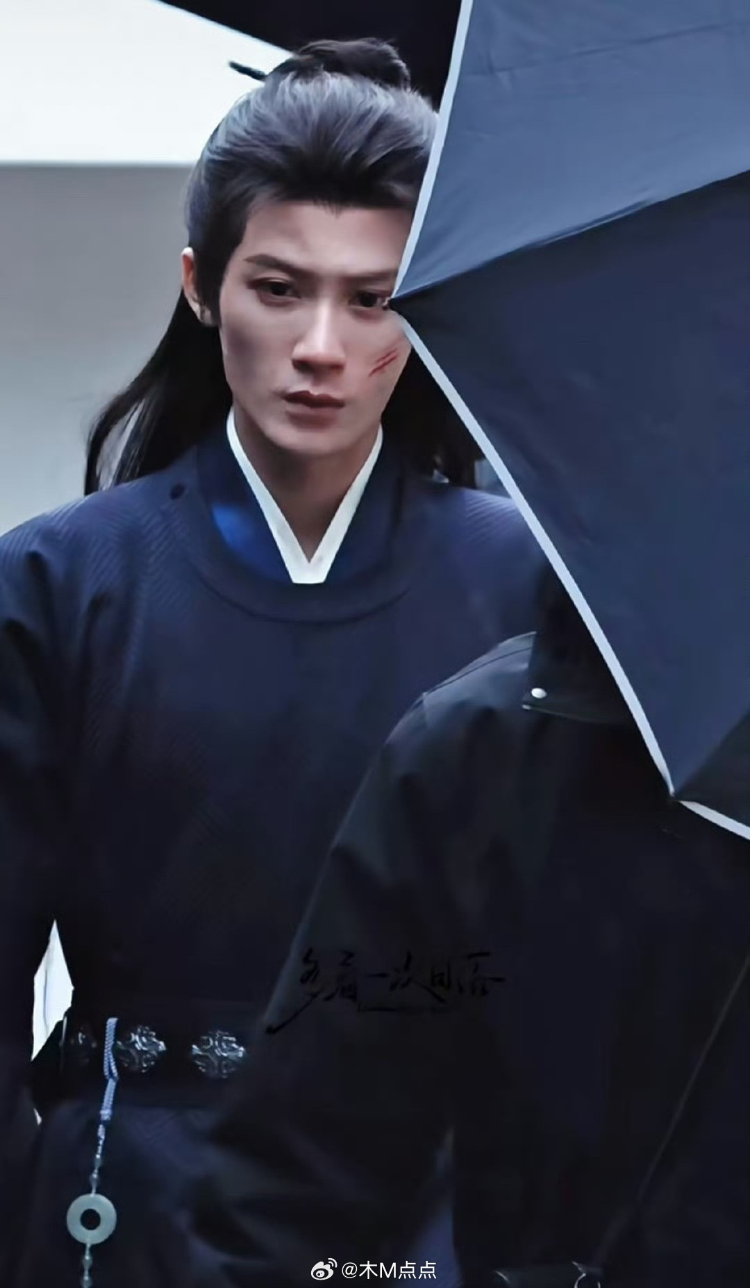 这剧组一个两个都瘦得不行脸都凹了