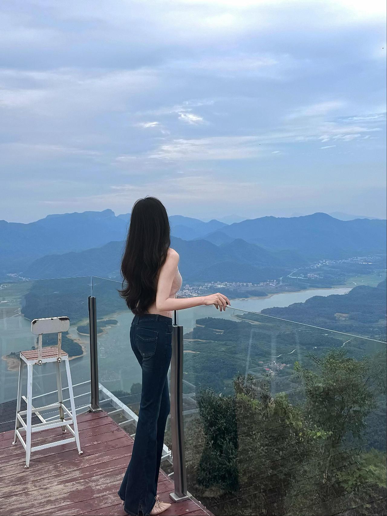 人与人之间，其实很简单，你不言，我不语，慢慢就没了关系。你不找我，我