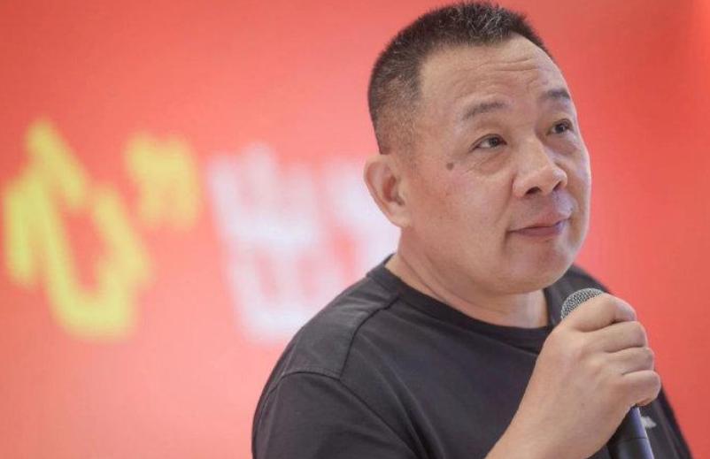 终于看懂胖东来为啥掀桌子了！ 租的是整栋商业楼，可房东分了好几家，租房合同也