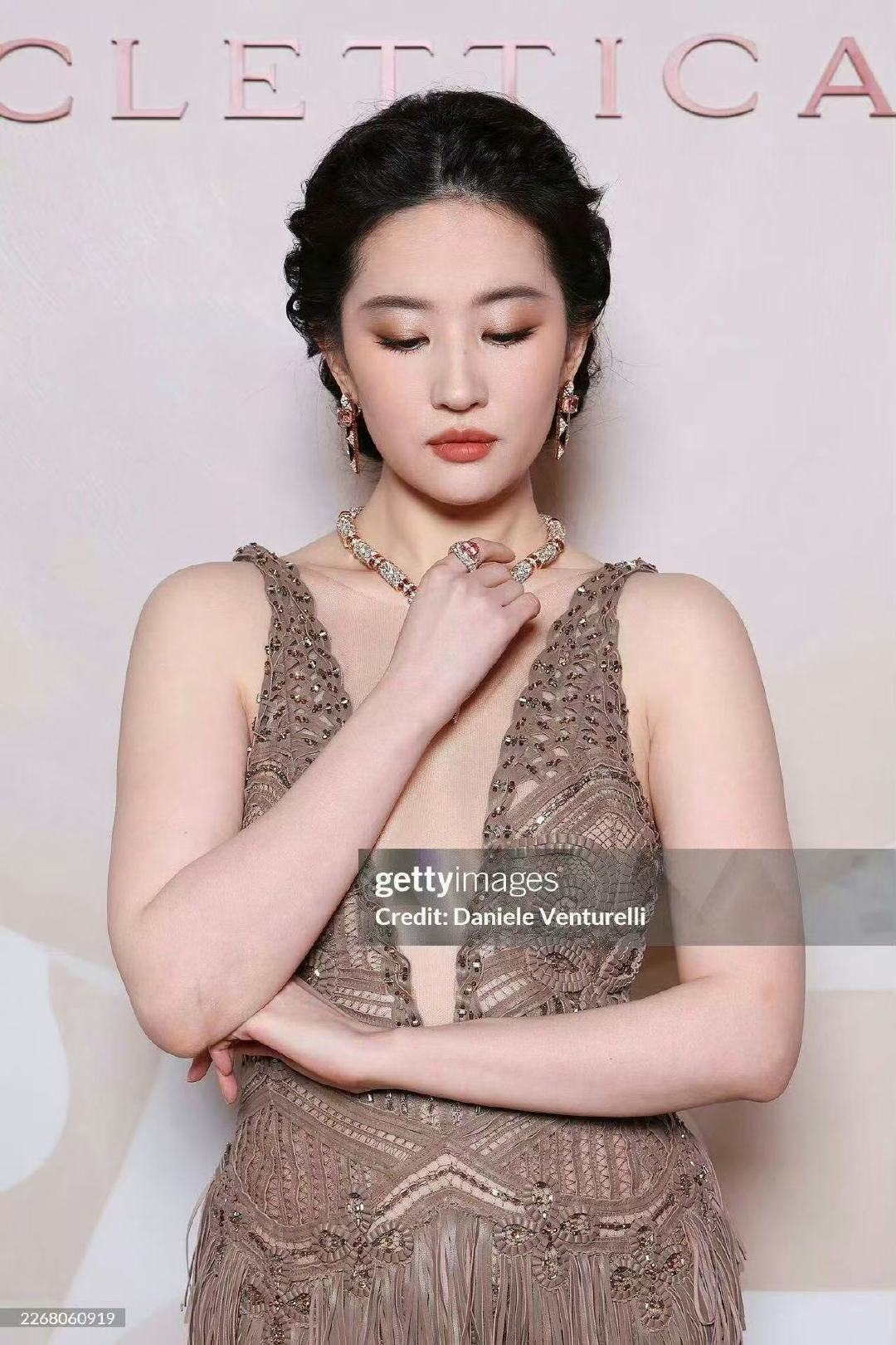 刘亦菲宝格丽高珠展g社出图刘亦菲宝格丽g社出图刘亦菲宝格丽G社出图啦！！！这居