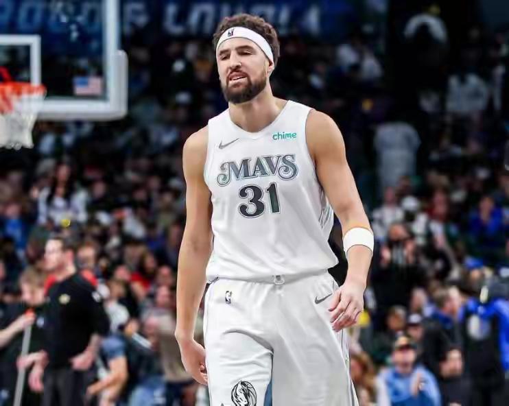 独行侠战绩西部倒数第一，甩卖汤普森和加福德，湖人有机会都拿下。一、独行侠的情况