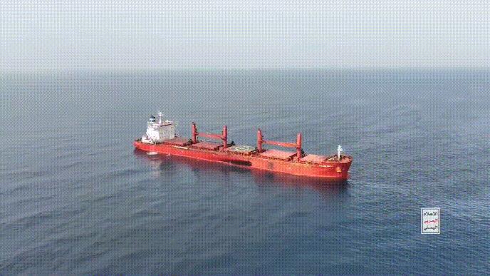 太放肆了！胡塞登船爆破，完全不把英美联队放在眼里！也门胡塞武装再次袭击商船，并