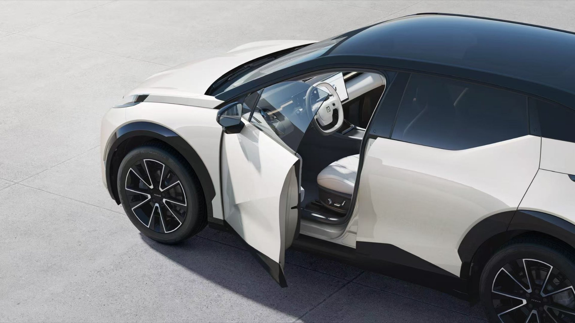 都市出行新物种？极氪X这次玩明白了~3.69秒破百的性能小钢炮，15分钟快充至8