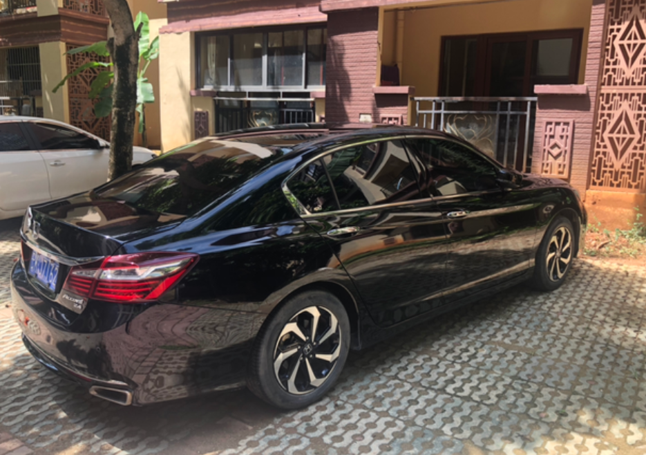 雅阁还是省油的最后一代2.4L自吸地球梦雅阁，随便一箱油都可以跑1000多公里